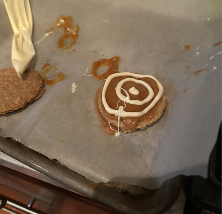 One hobnob with circles on it