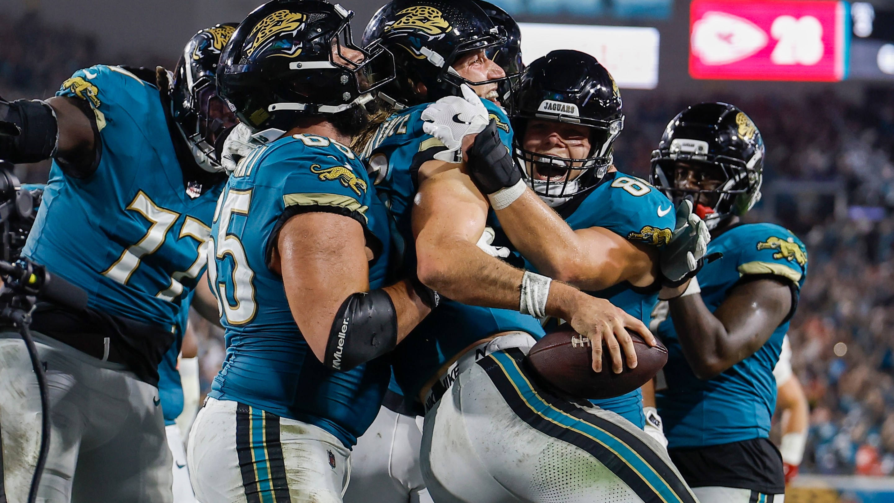 JACKSONVILLE, FL - OCTOBER 06: Jacksonville Jaguars quarterback Trevor Lawrence (16) celebrateswith teammates after scoring a touchdown during the game between the Kansas City Chiefs and the Jacksonville Jaguars on October 6, 2025 at EverBank Stadium in Jacksonville, Fl. (Photo by David Rosenblum/Icon Sportswire)