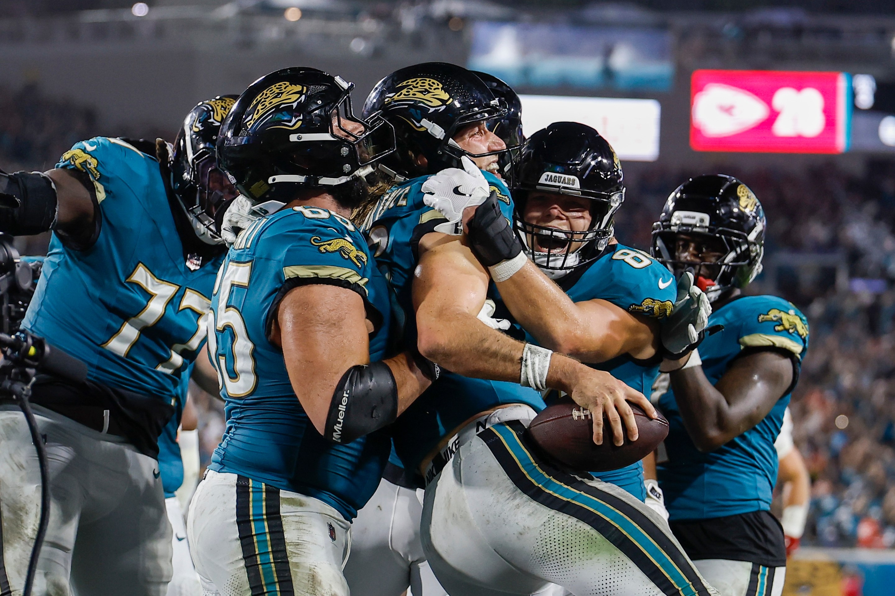 JACKSONVILLE, FL - OCTOBER 06: Jacksonville Jaguars quarterback Trevor Lawrence (16) celebrateswith teammates after scoring a touchdown during the game between the Kansas City Chiefs and the Jacksonville Jaguars on October 6, 2025 at EverBank Stadium in Jacksonville, Fl. (Photo by David Rosenblum/Icon Sportswire)