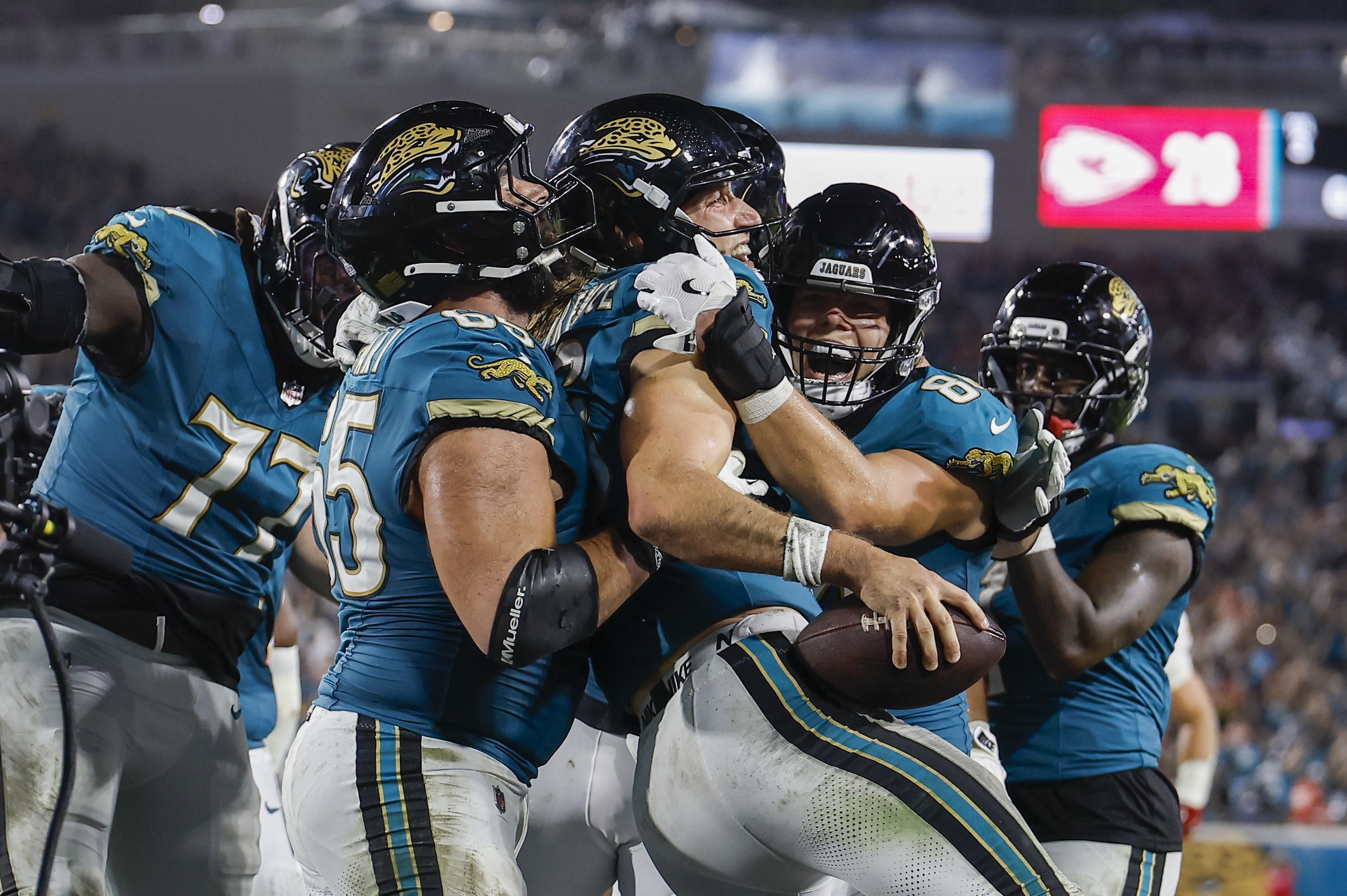 JACKSONVILLE, FL - OCTOBER 06: Jacksonville Jaguars quarterback Trevor Lawrence (16) celebrateswith teammates after scoring a touchdown during the game between the Kansas City Chiefs and the Jacksonville Jaguars on October 6, 2025 at EverBank Stadium in Jacksonville, Fl. (Photo by David Rosenblum/Icon Sportswire)