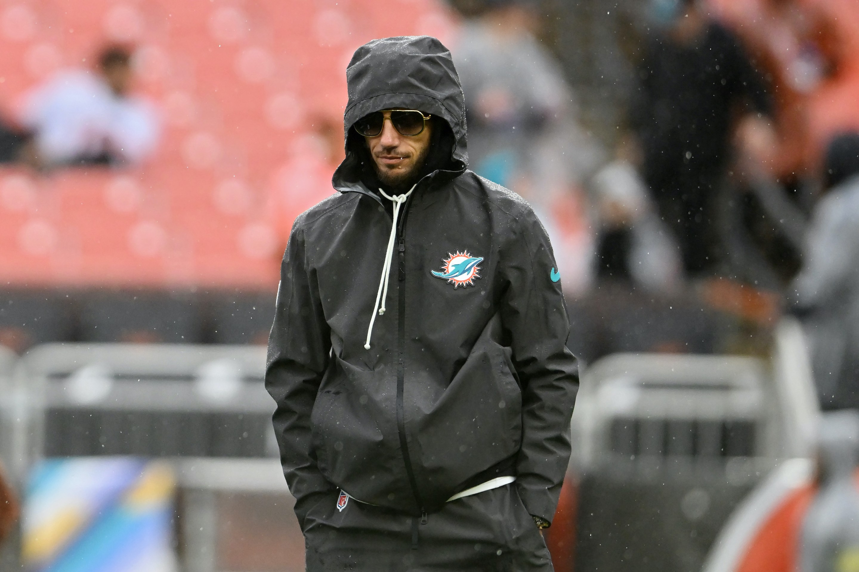 Dolphins head coach Mike McDaniel in the rain