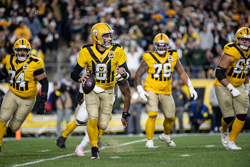 Pittsburgh Steelers quarterback Aaron Rodgers (8) scrambles to avoid pressure in the second quarter during the game between the Pittsburgh Steelers and Green Bay Packers at Acrisure Stadium on October 26, 2025 in Pittsburgh, PA.