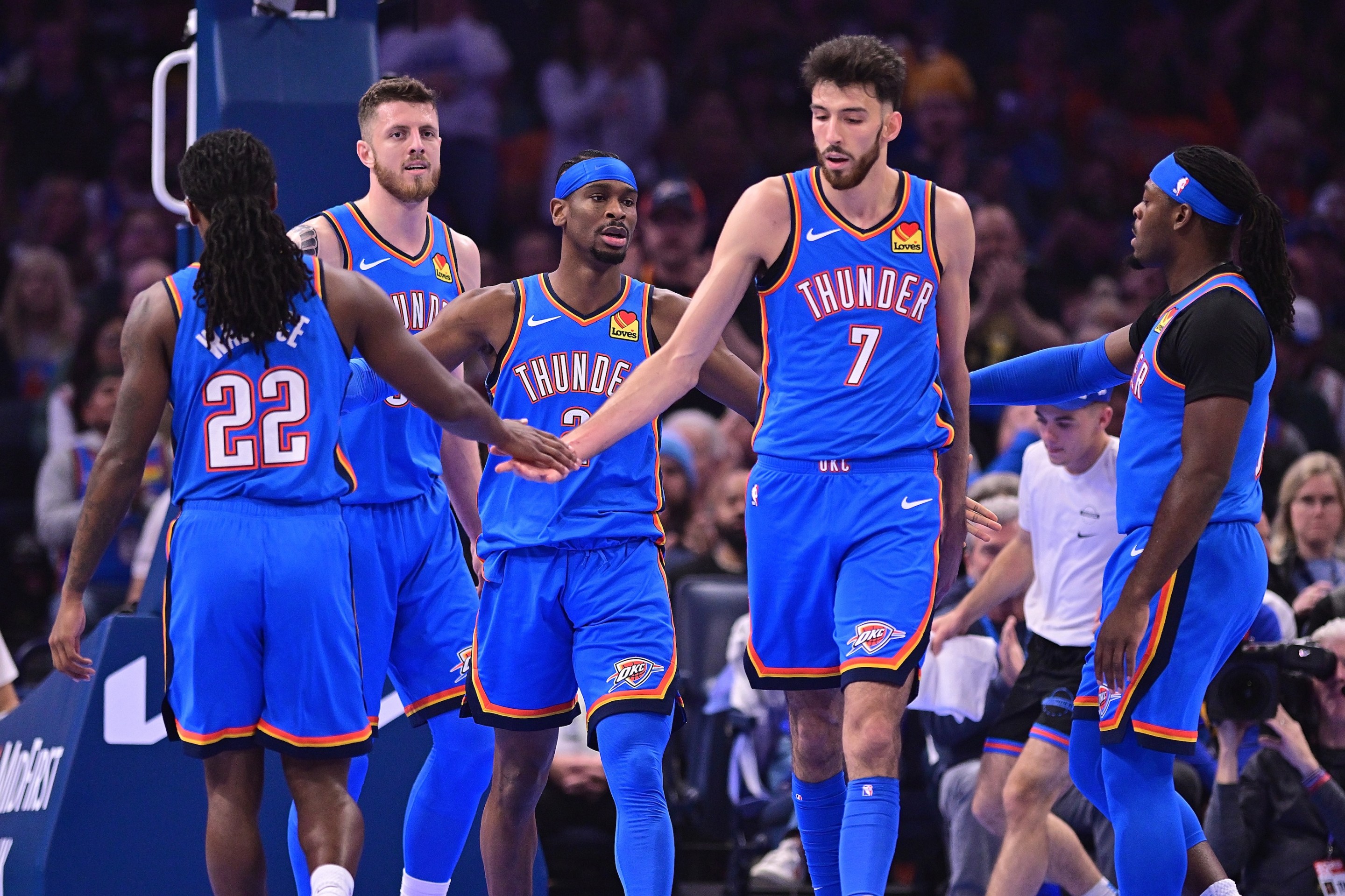 Cason Wallace #22, Isaiah Hartenstein #55, Shai Gilgeous-Alexander #2, Chet Holmgren #7, and Luguentz Dort #5 of the Oklahoma City Thunder celebrate during the first half against the Portland Trail Blazers on November 23, 2025.