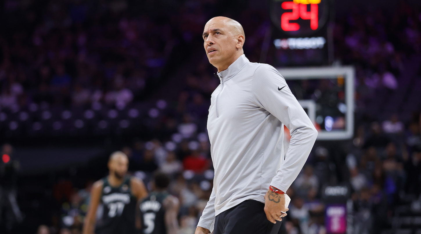 Kings head coach Doug Christie looking confused.