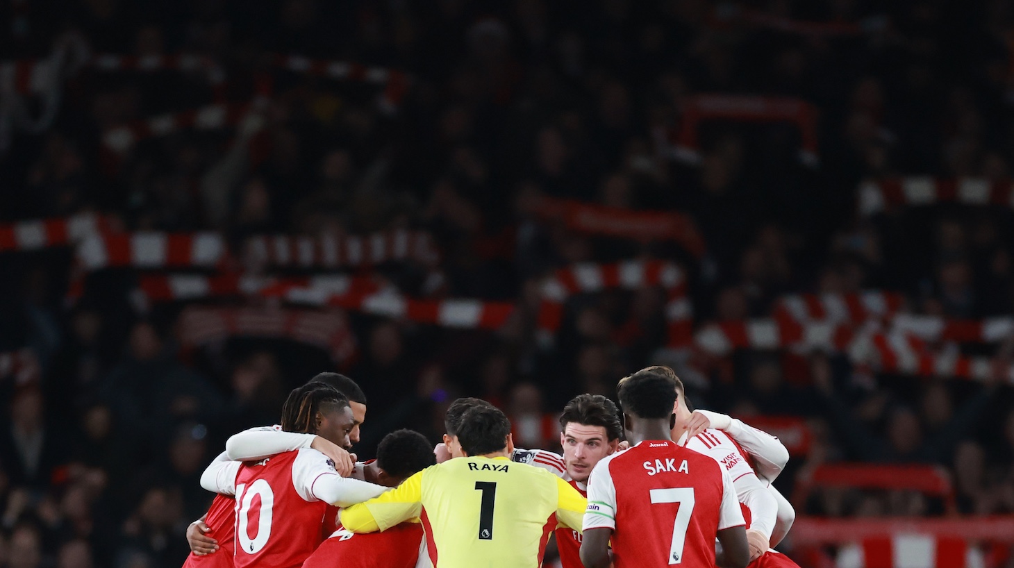 Arsenal players form a huddle prior to the Premier League match between Arsenal and Wolverhampton Wanderers at Emirates Stadium on December 13, 2025 in London, England.