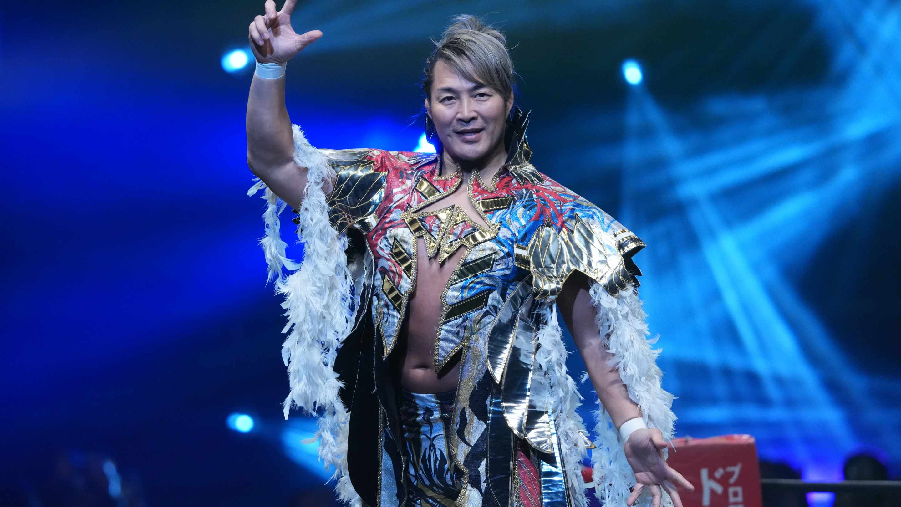 Hiroshi Tanahashi enters the ring