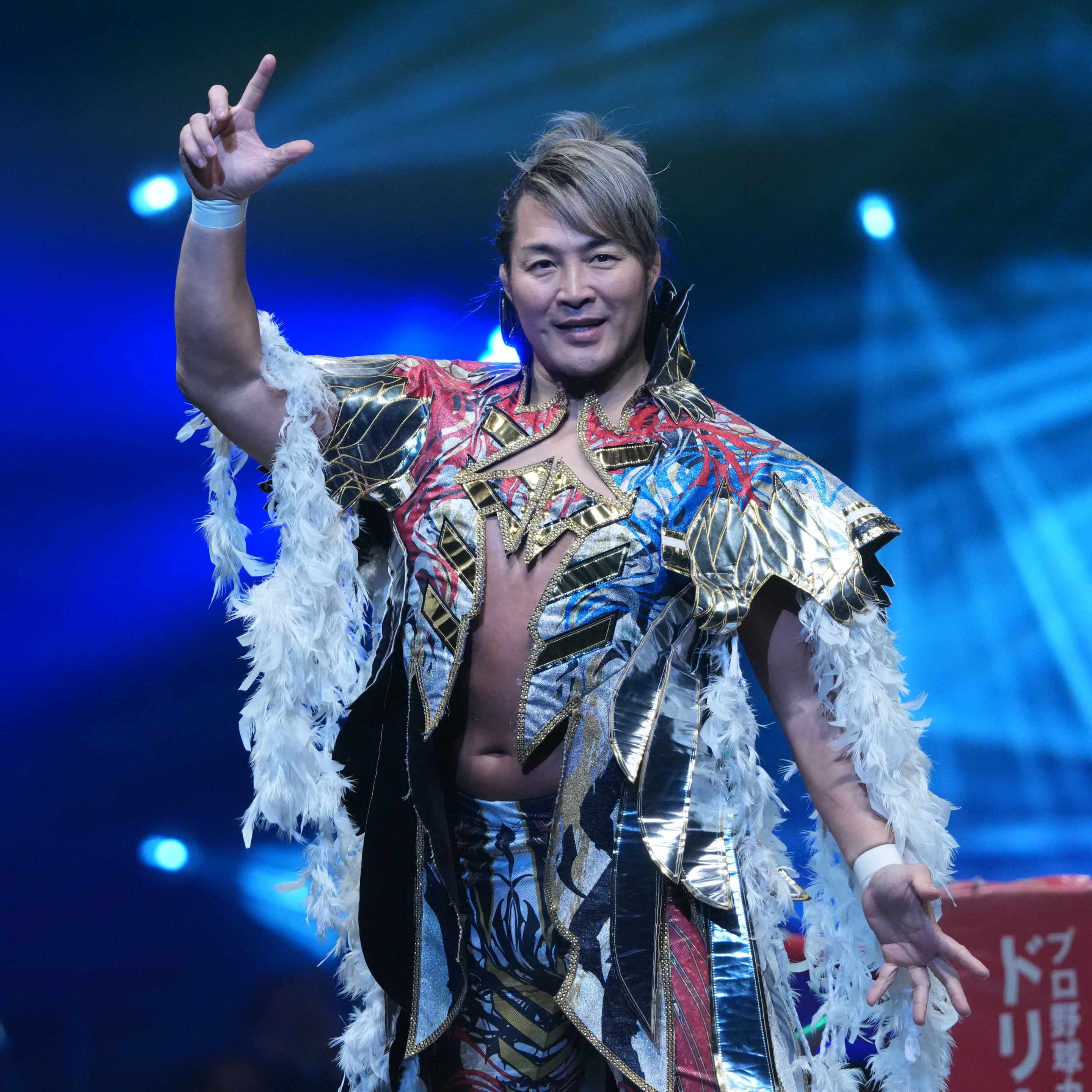 Hiroshi Tanahashi enters the ring