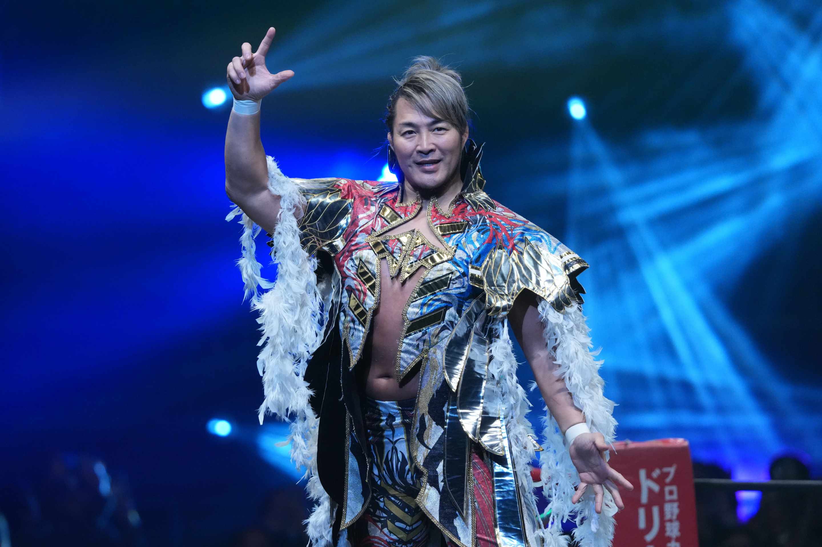 Hiroshi Tanahashi enters the ring