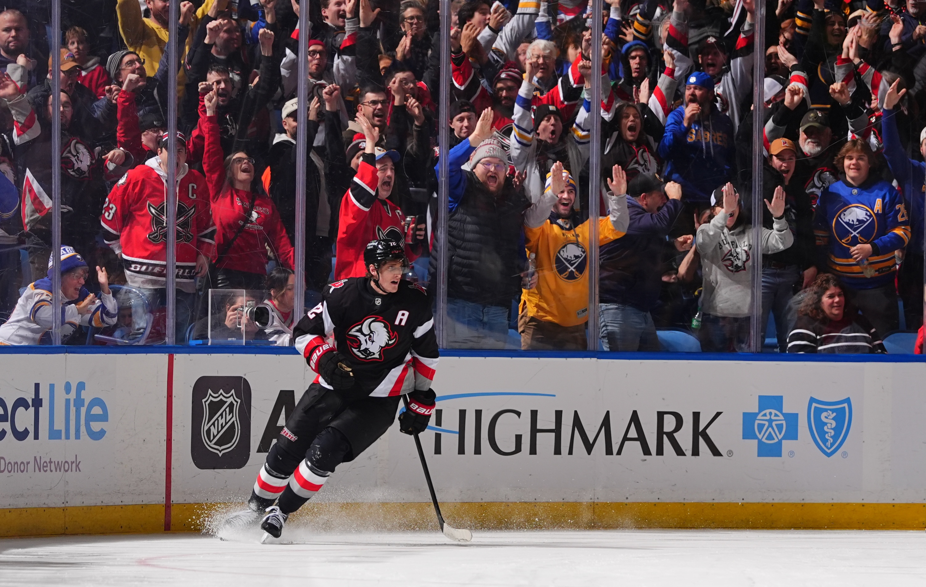 BUFFALO, NEW YORK - JANUARY 15: Tage Thompson #72 of the Buffalo Sabres celebrates during the third period of an NHL game against the Montreal Canadiens on January 15, 2026 at KeyBank Center in Buffalo, New York. (Photo by Ben Ludeman/NHLI via Getty Images)