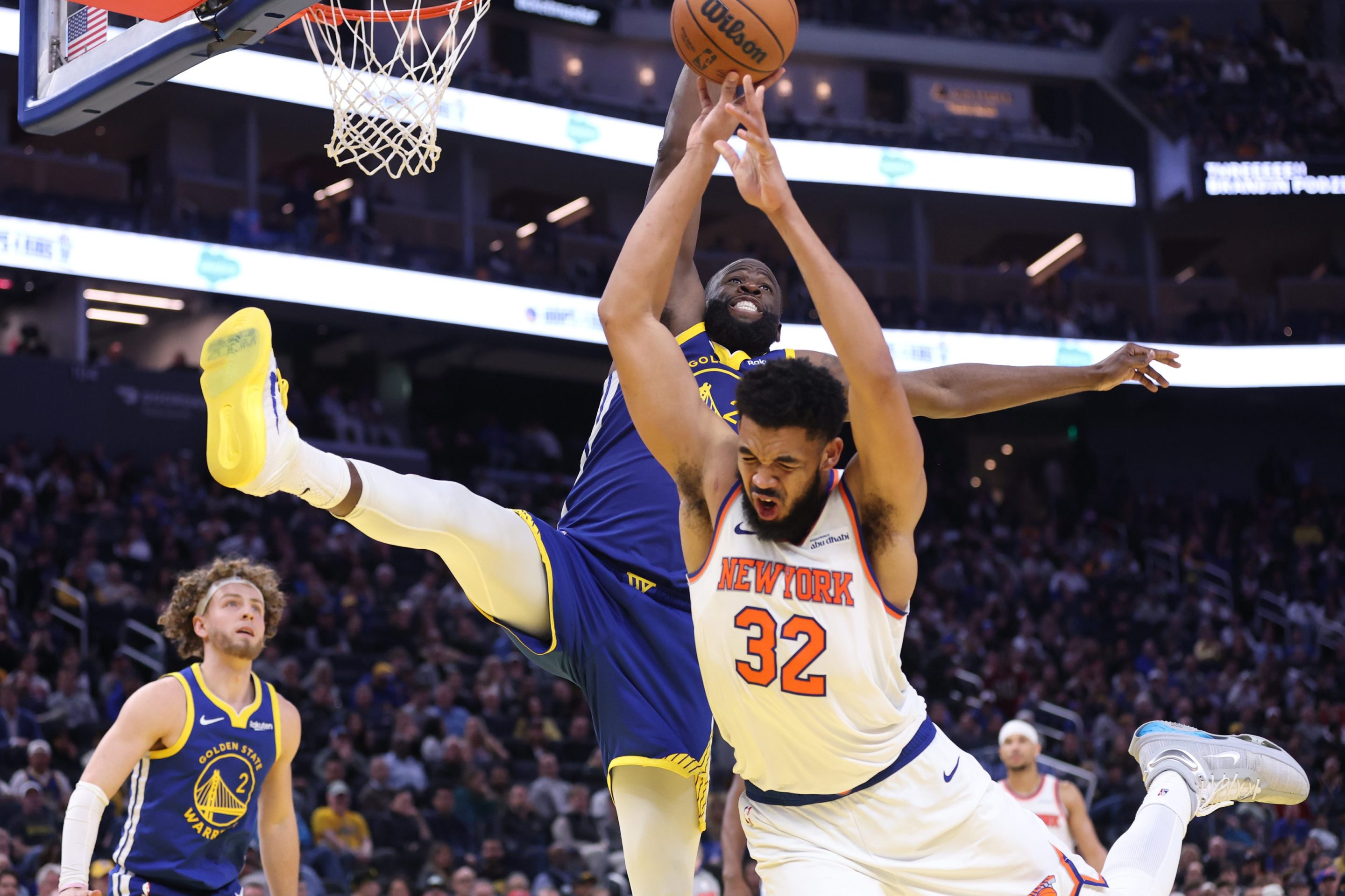 Golden State Warriors' Draymond Green blocks a shot by New York Knicks' Karl-Anthony Towns in 4th quarter of 126-113 win