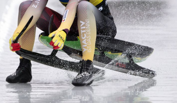 04 February 2024, Saxony, Altenberg: Luge: World Cup, single-seater, women, 2nd run. Winner Julia Taubitz from Germany brakes in the finish area. Photo: Robert Michael/dpa