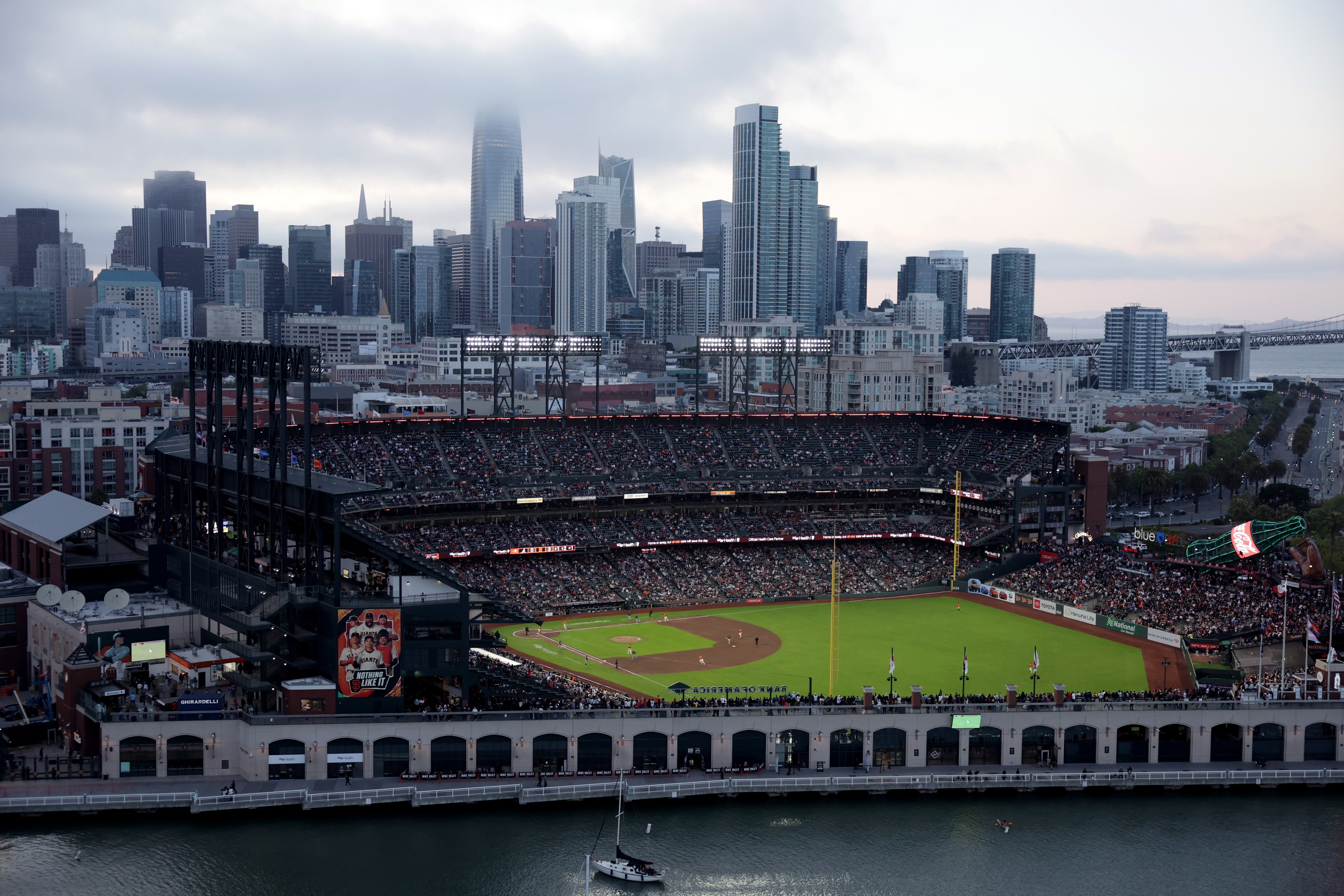 SAN FRANCISCO, CALIFORNIA - JUNE 06: A general view of the San Francisco Giants playing agains the Atlanta Braves at Oracle Park on June 06, 2025 in San Francisco, California. (Photo by Ezra Shaw/Getty Images)