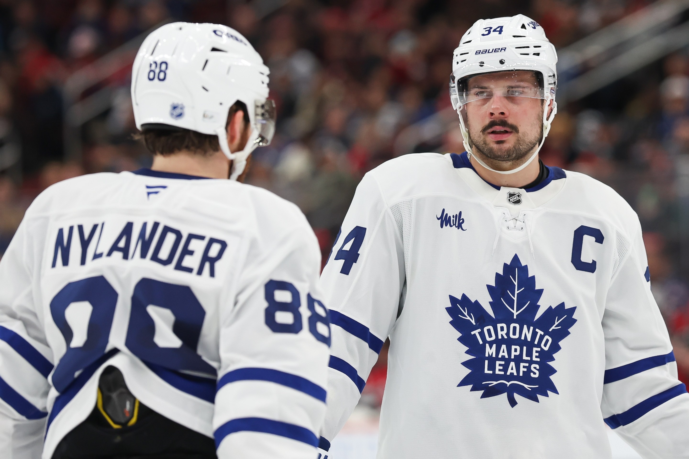NEWARK, NJ - MARCH 04: Auston Matthews #34 of the Toronto Maple Leafs chats with William Nylander #88 during a game between the Toronto Maple Leafs and New Jersey Devils at Prudential Center on March 4, 2026 in Newark, New Jersey. (Photo by Andrew Mordzynski/Icon Sportswire via Getty Images)