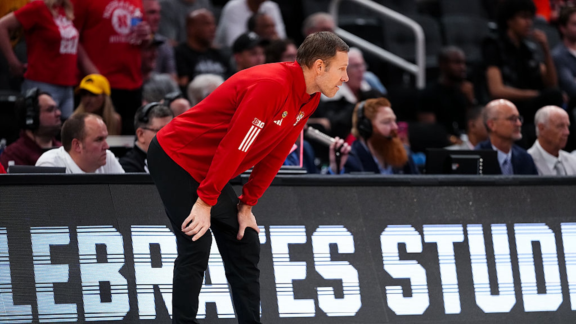 Fred Hoiberg puts his hands on his knees