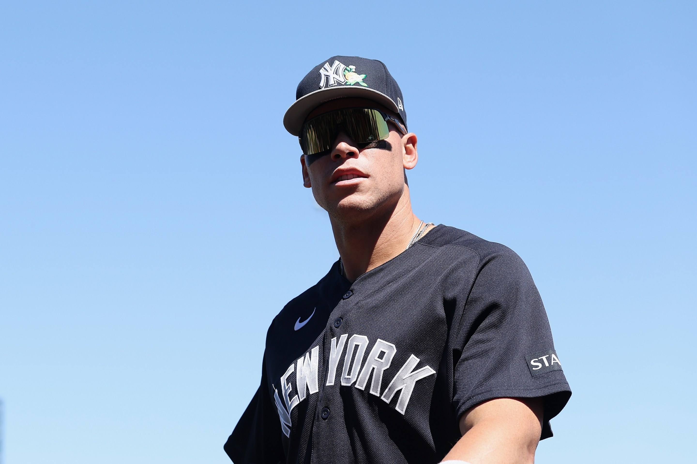 Aaron Judge of the New York Yankees arrives to the spring training game against the Chicago Cubs on March 23, 2026 in Mesa, Arizona. He's got big goofy shades on.