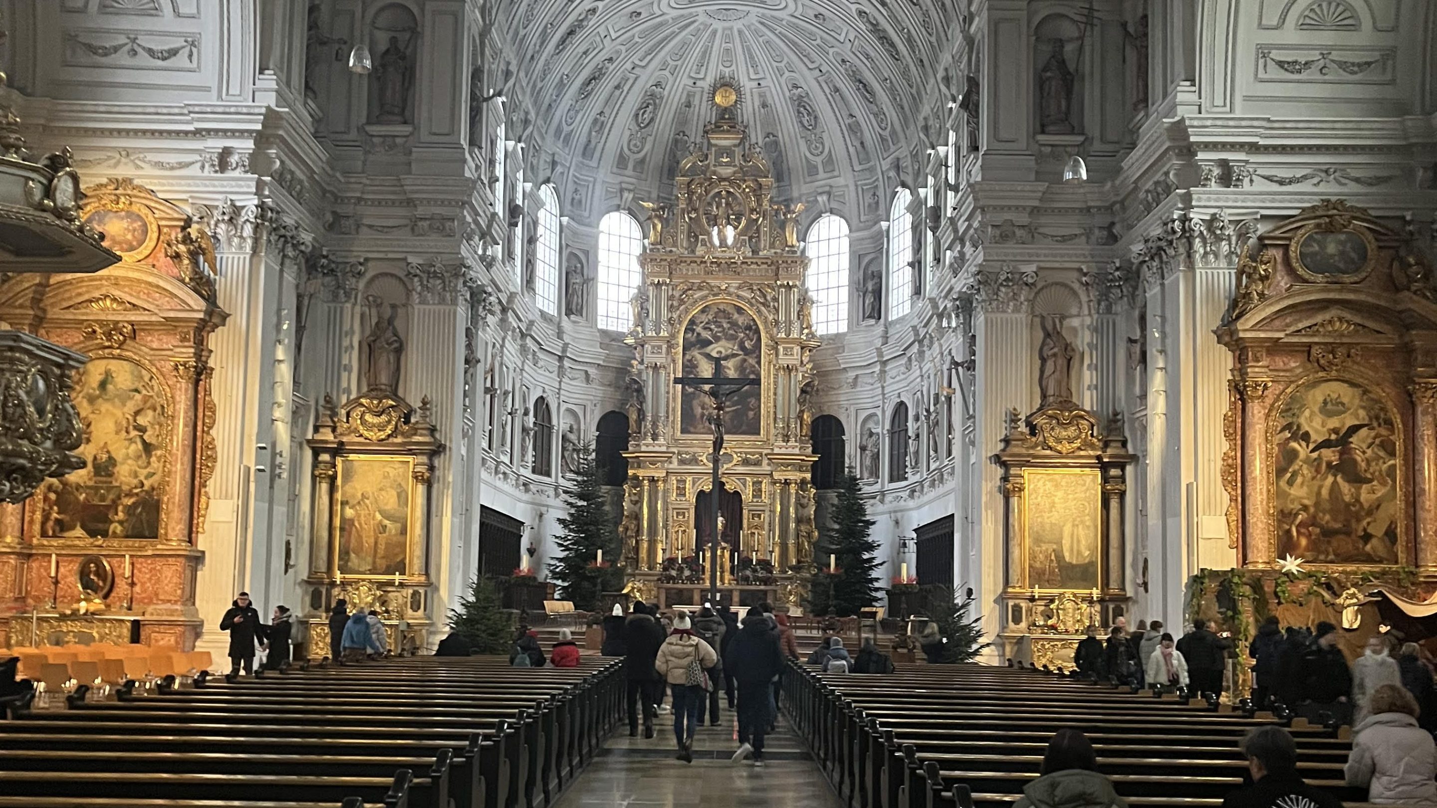 the inside of st. michaels church