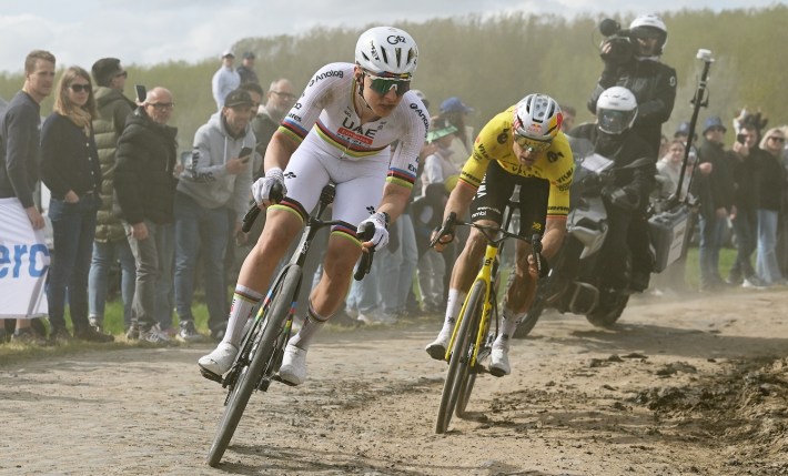 Pogacar attacks Wout