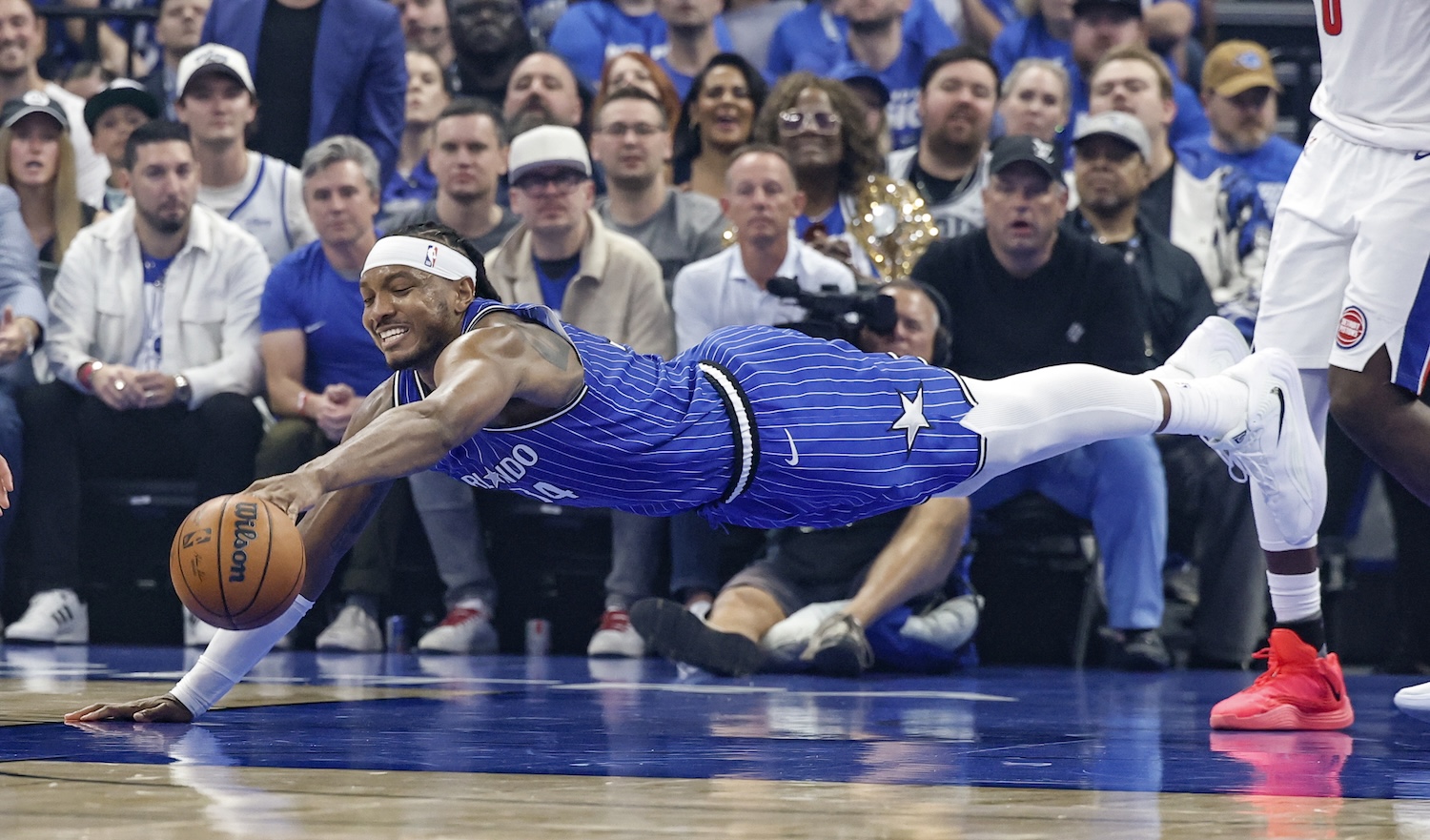 ORLANDO, FL - APRIL 27: Wendell Carter Jr. #34 of the Orlando Magic dives for a loose ball during the first half of game four of the first round of the Eastern Conference Playoffs against the Detroit Pistons at the Kia Center on April 27, 2026 in Orlando, Florida. The Magic defeated the Pistons 94 to 88 to take a 3-1 lead in the series. NOTE TO USER: User expressly acknowledges and agrees that, by downloading and or using this photograph, User is consenting to the terms and conditions of the Getty Images License Agreement. (Photo by Don Juan Moore/Getty Images) *** Local Caption *** Wendell Carter Jr.