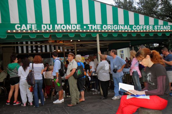 In Praise Of Cafe du Monde And Tourist Trap Eateries Everywhere