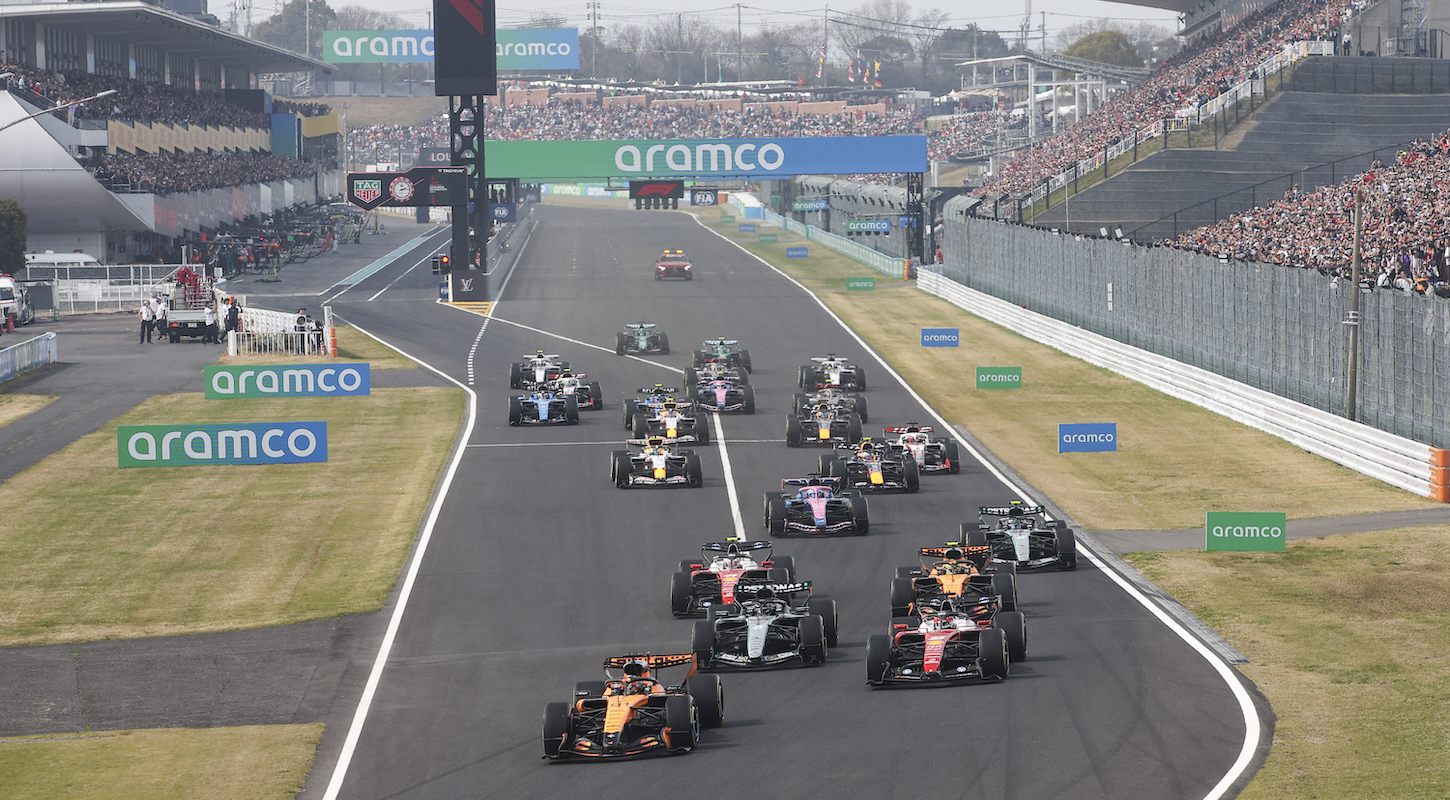 F1 cars all crowded together by the starting line