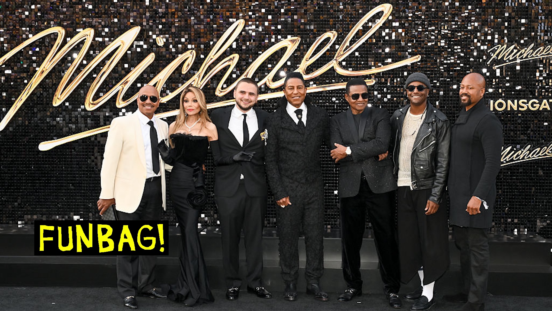 The Jackson family poses on the red carpet