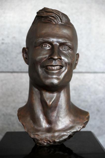 a fucked-up looking bust of cristiano ronaldo
