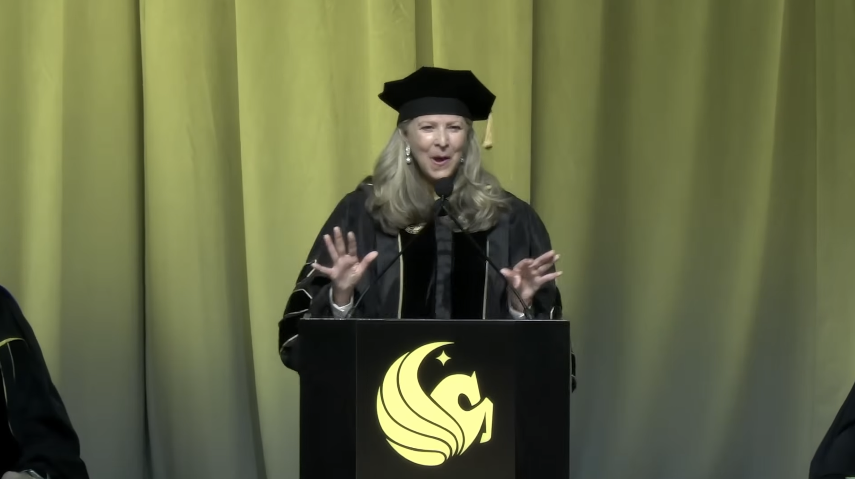 Gloria Caulfield delivers her commencement address