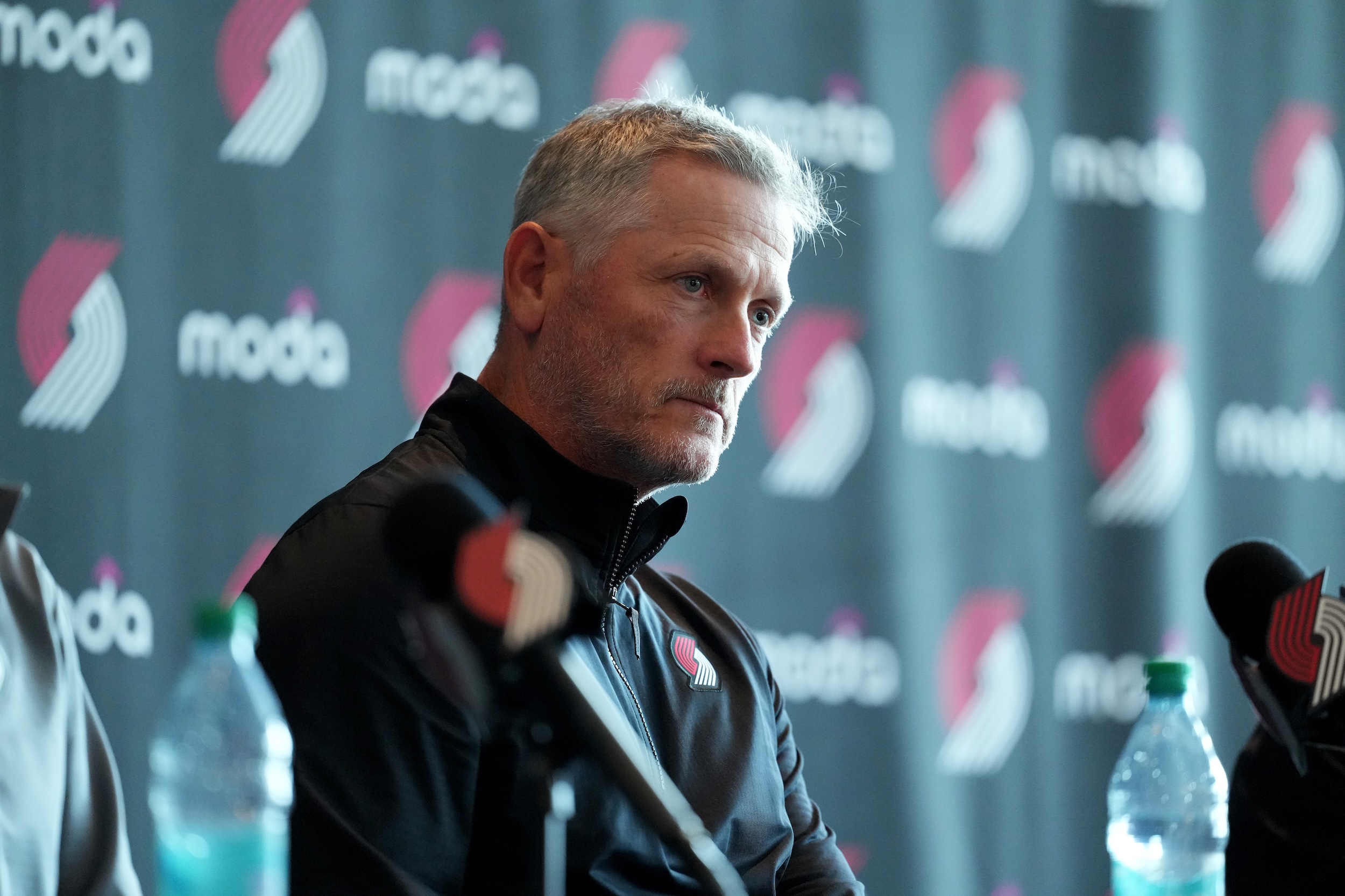 Tom Dundon at a Blazers press conference.
