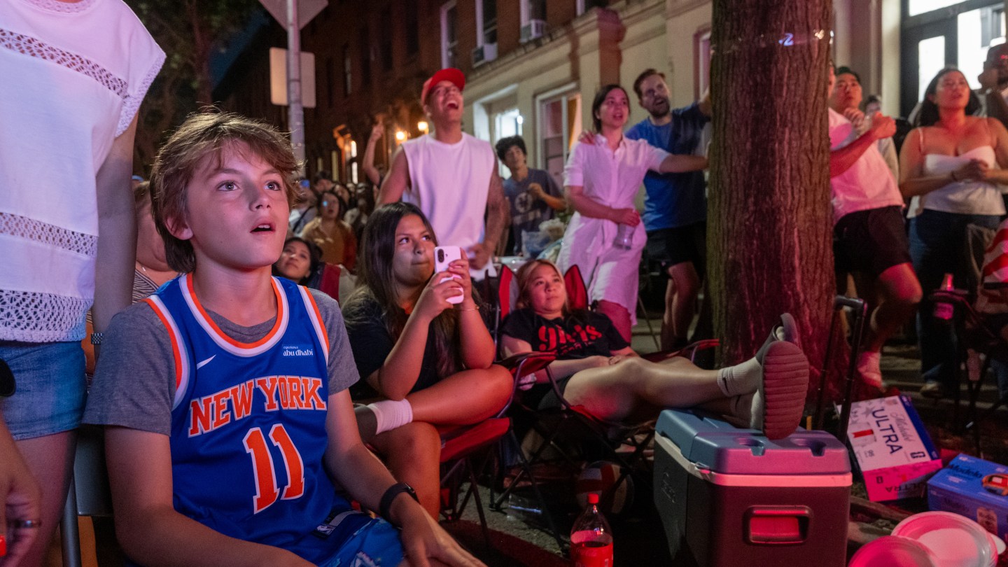 NEW YORK, NEW YORK - JUNE 13: People watch the New York Knicks take on the San Antonio Spurs in game 5 of the NBA finals on June 13, 2026 in New York City. The Knicks won tonight's game in the best of seven series, they are the National Basketball Association championship for the first time in over 50 years. (Photo by Spencer Platt/Getty Images)