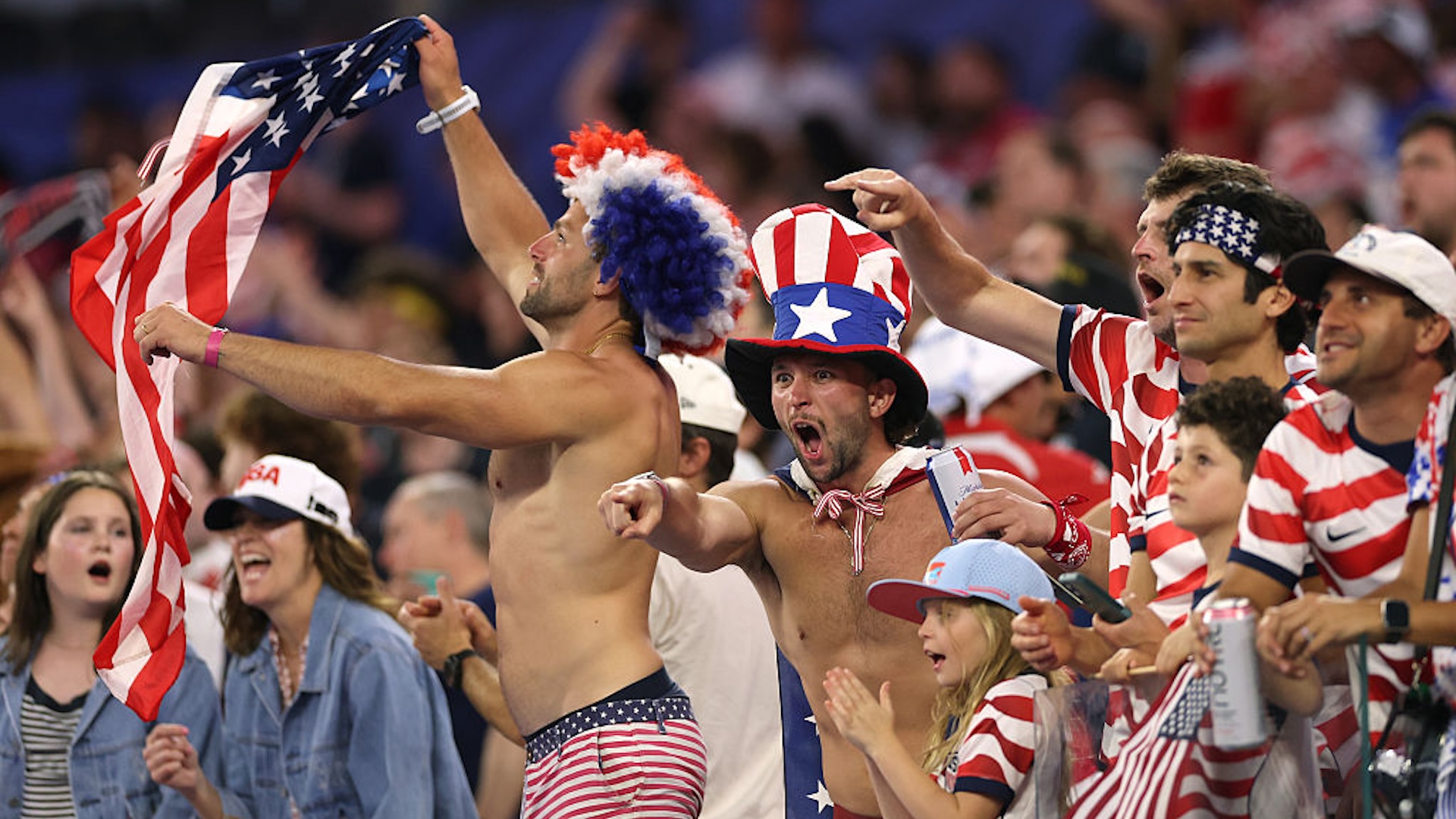 USMNT fans cheer in the stadium