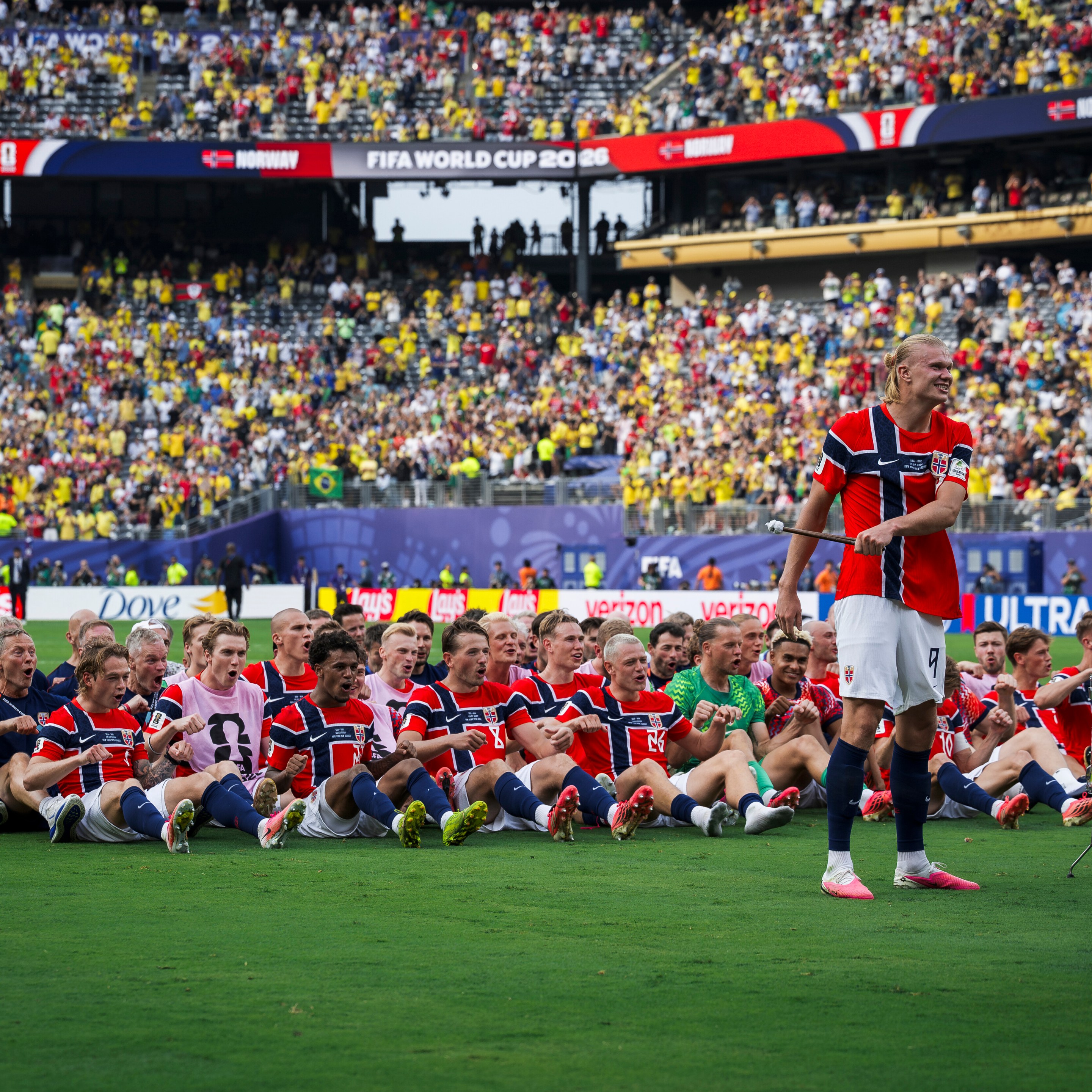 METLIFE STADIUM, EAST RUTHERFORD, NEW JERSEY, UNITED STATES - 2026/07/05: Erling Haaland of Norway beats the drum as players and staff of Norway perform the 'Viking Row' to celebrate the victory at the end of the FIFA World Cup 2026 round of 16 football match between Brazil and Norway. Norway won 2-1 over Brazil. (Photo by Nicolò Campo/LightRocket via Getty Images)