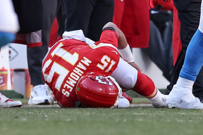 Kansas City Chiefs quarterback Patrick Mahomes (15) lies on the ground holding his knee after being injured in the fourth quarter of an NFL game between the Los Angeles Chargers and Kansas City Chiefs