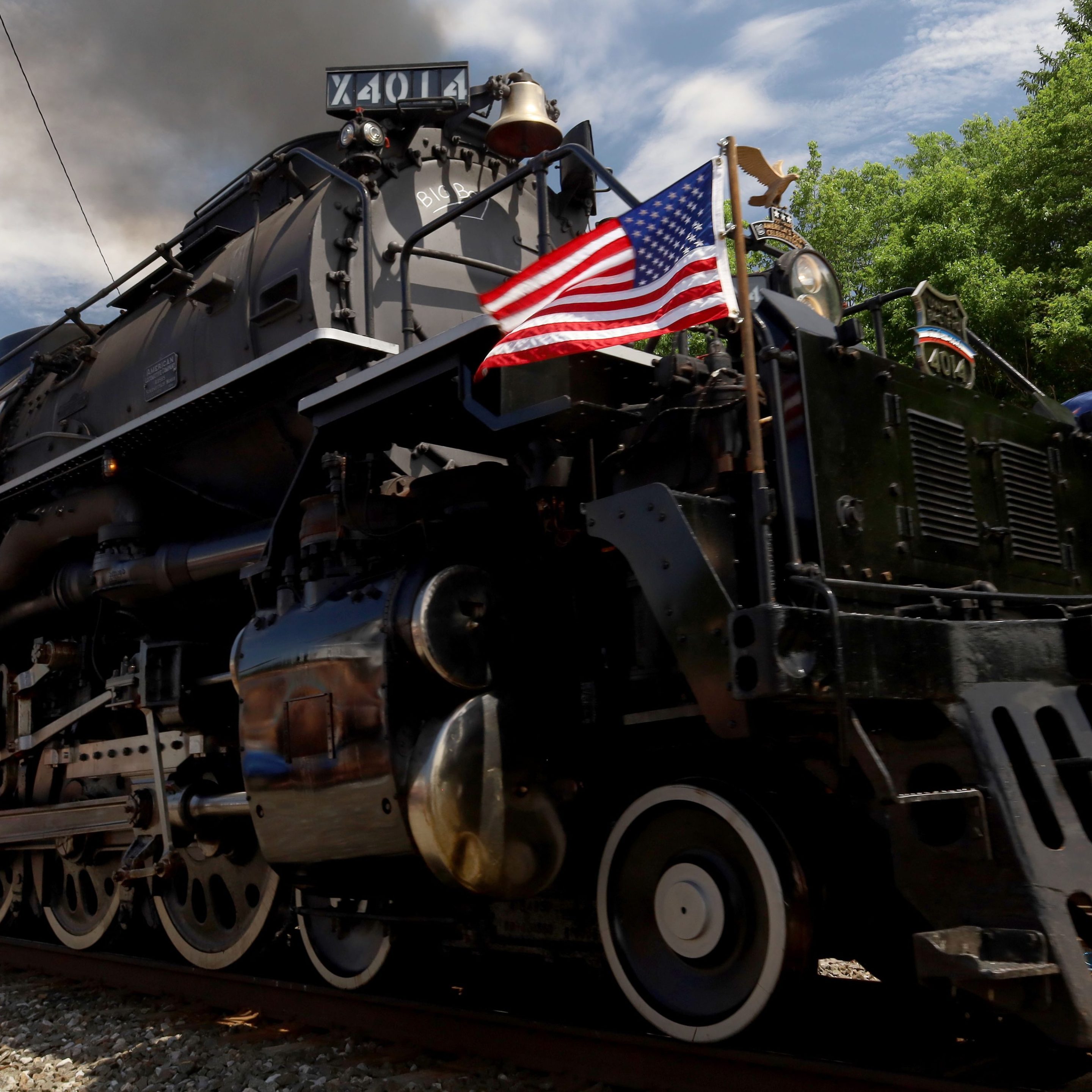 Big Boy, the largest operating steam locomotive, arrives in Silver Springs, New York, on its only East Coast tour this month to celebrate its 250th anniversary. (Photo by John Whitney/NurPhoto)
