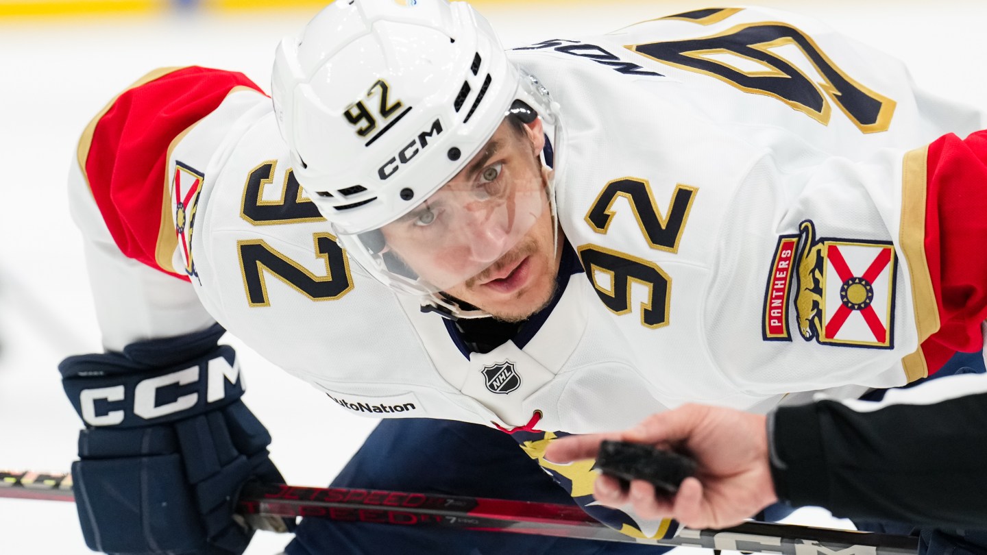 SEATTLE, WASHINGTON - MARCH 15: Tomas Nosek #92 of the Florida Panthers focuses on the puck before a face-off against the Seattle Kraken during the second period at Climate Pledge Arena on March 15, 2026 in Seattle, Washington. (Photo by Christopher Mast/NHLI via Getty Images)