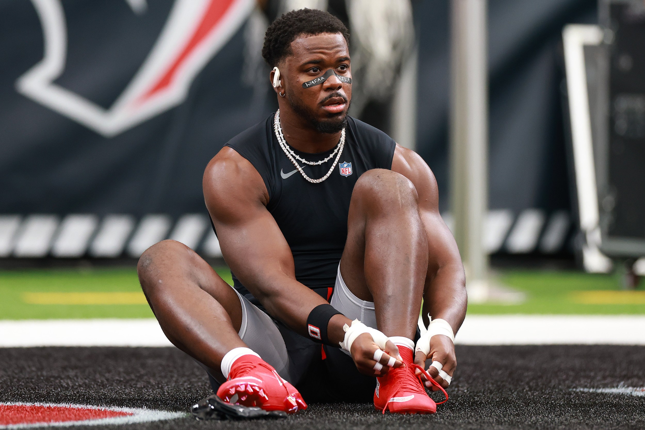 Azeez al-Shaair #0 of the Houston Texans warms up prior to the game against the Cincinnati Bengals at NRG Stadium on September 20, 2026 in Houston, Texas. (Photo by Kenneth Richmond/Getty Images)