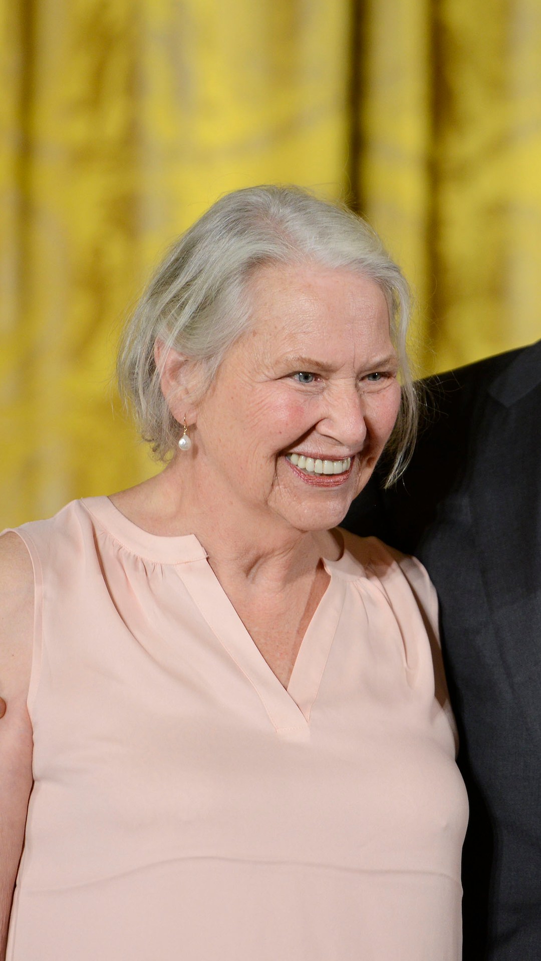 Annie Dillard receiving her 2014 National Humanities Medal