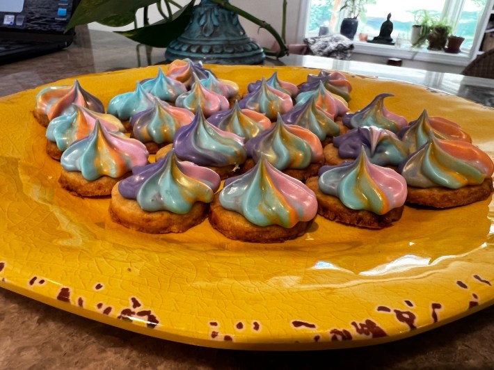 24 iced shortbread cookies, now less glossy and wet because they have been blow-dried.